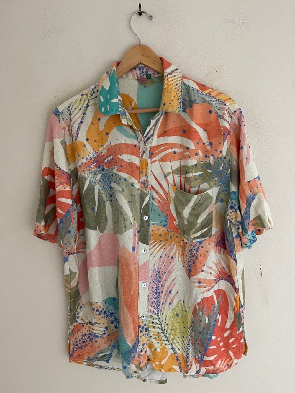 Farm Rio Bold Gold Threaded Blouse: Size MEDIUM; Pit to Pit is 22": EUC!!!